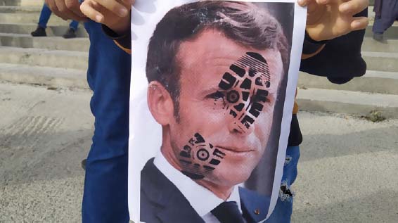 1.macron.2
