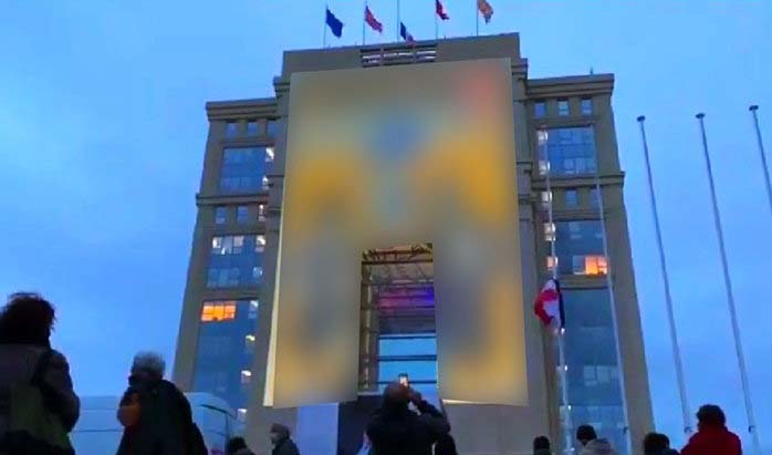 1.macron.3